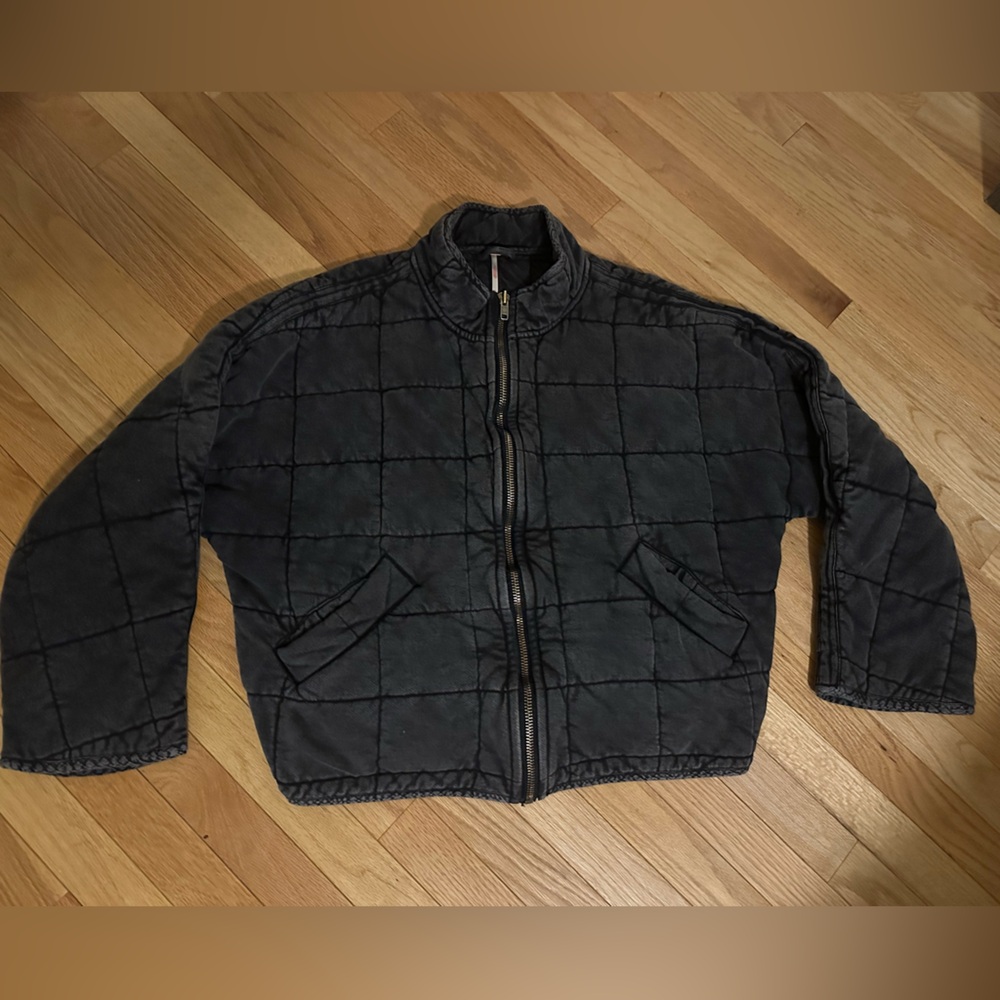 Free people
Dolman quilted knit jacket, black
small but can fit like a large